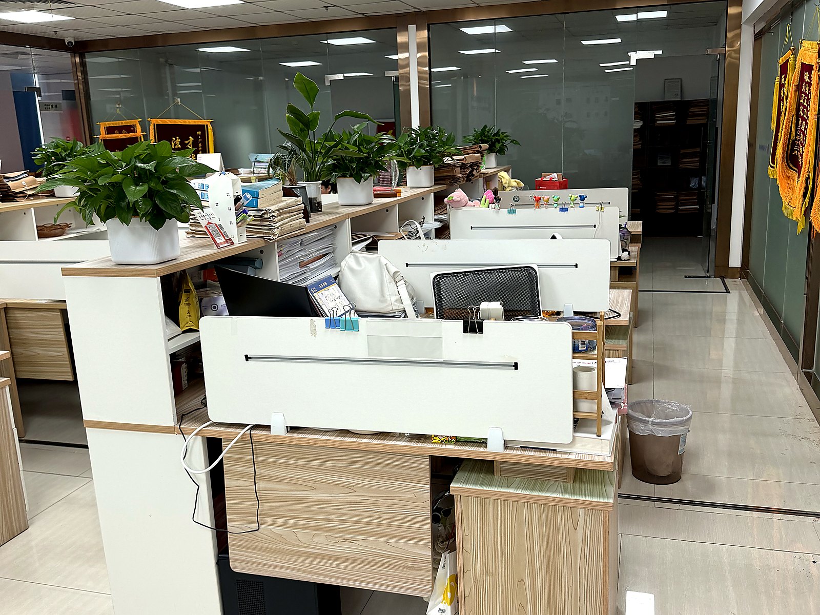 Open office area at Guangdong Pingwei Law Firm